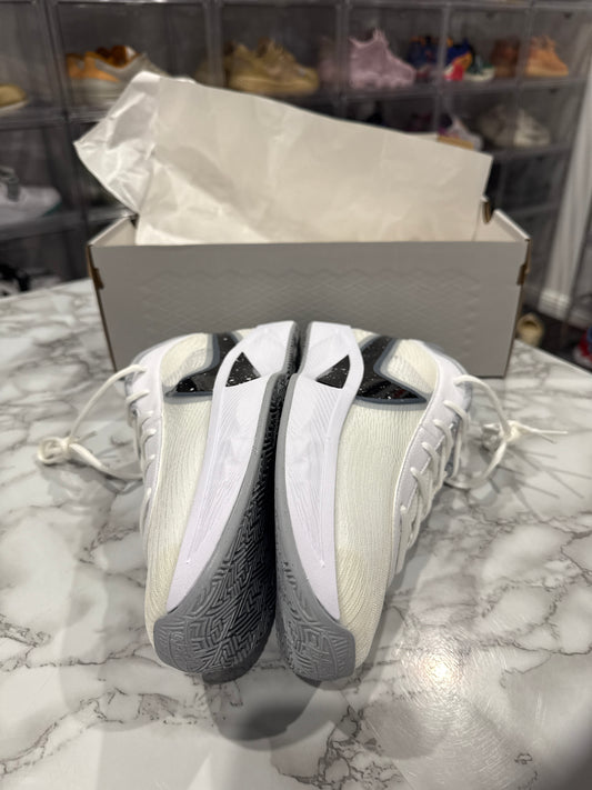 Giannis Freak 6 'White Black'