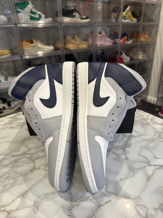 Air Jordan 1 Mid 'Wolf Grey Midnight Navy'