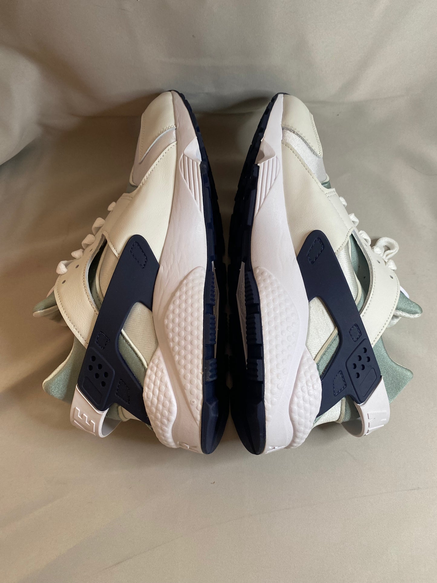 Wmns Air Huarache 'Photon Dust Mica Green'